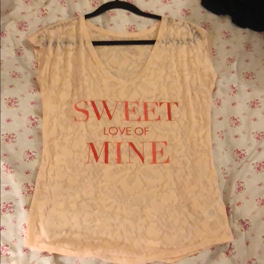 NEVER WORN T-SHIRT